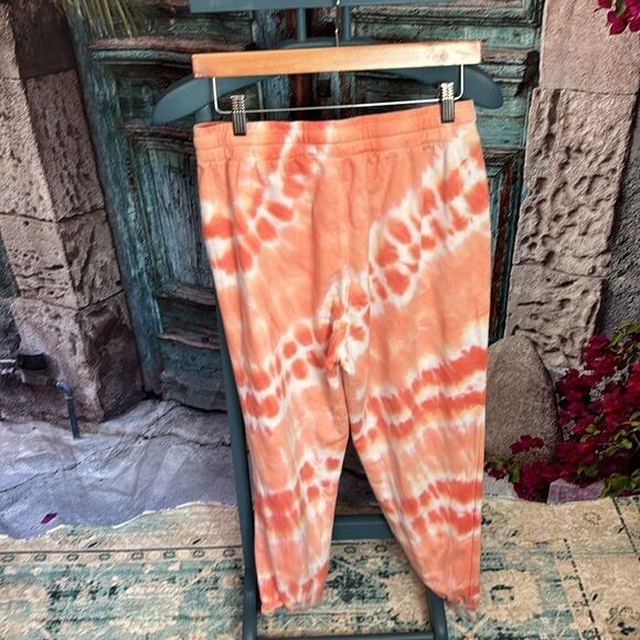 Jane and Delancey tie dye peach lounge set, size large top, size medium pants - Picture 10 of 14